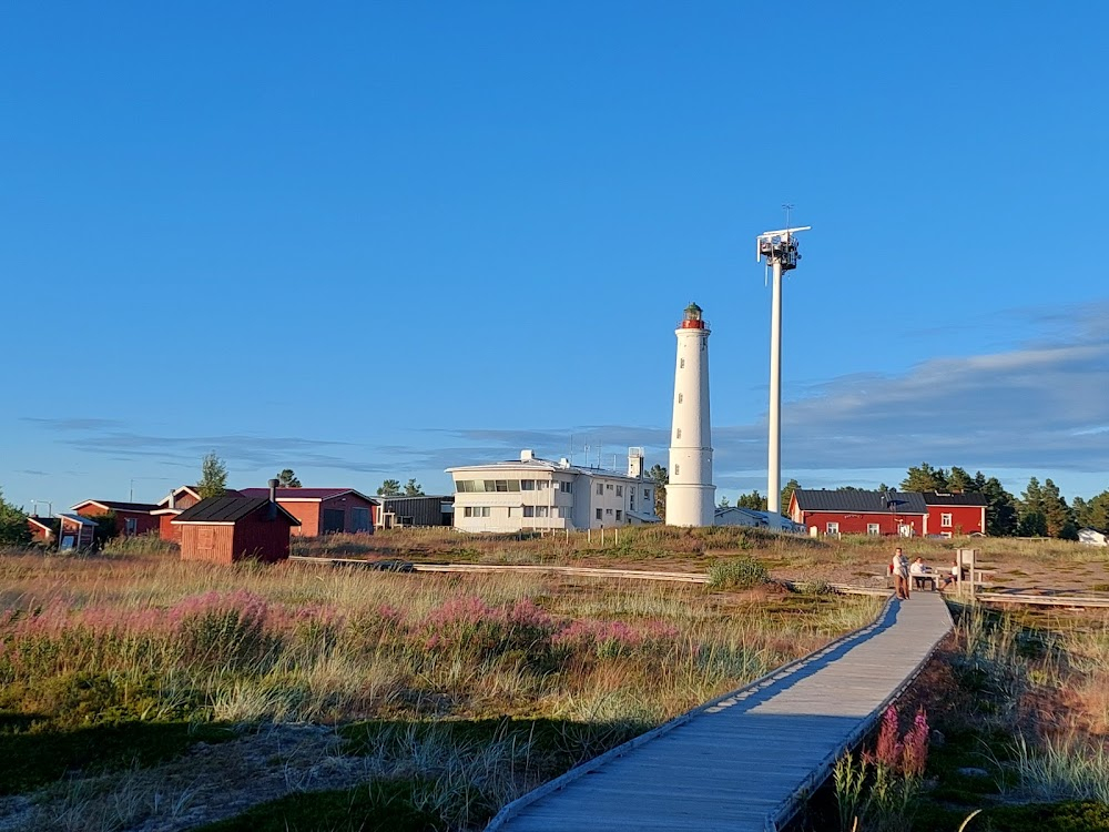 Kaiken se kestää : summer cottage