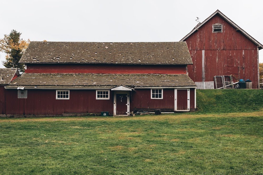 Romance at Reindeer Lodge : Barn at Reindeer Lodge