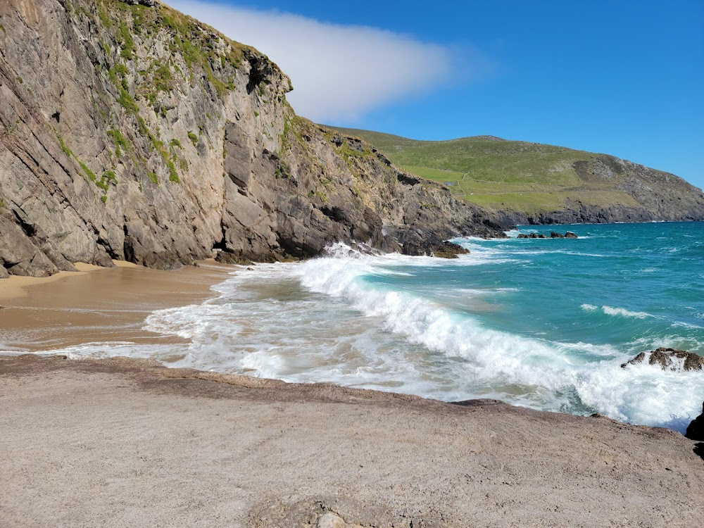 Ryan's Daughter : beach: storm and ambush up the road