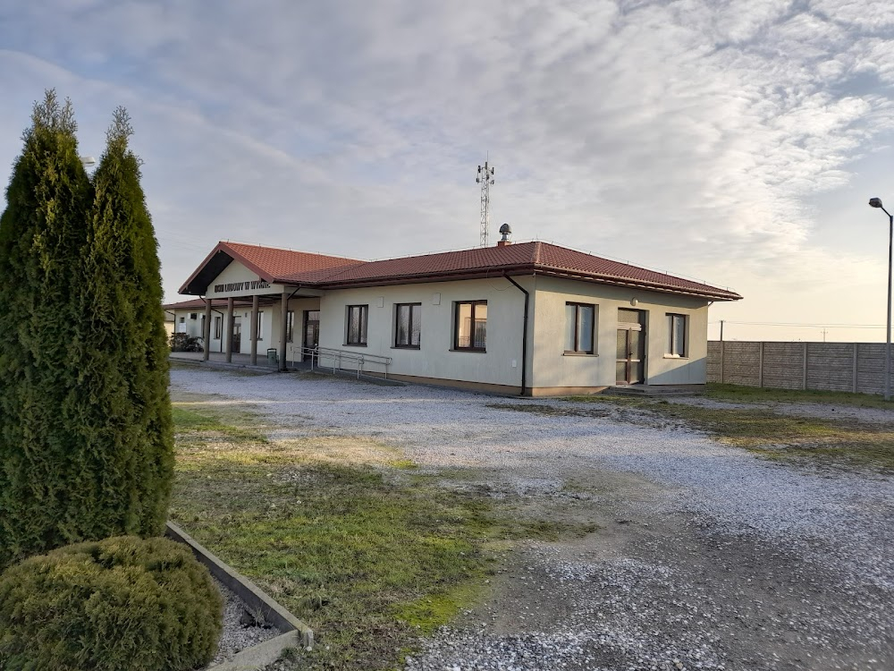 Rzeczpospolita babska : train station