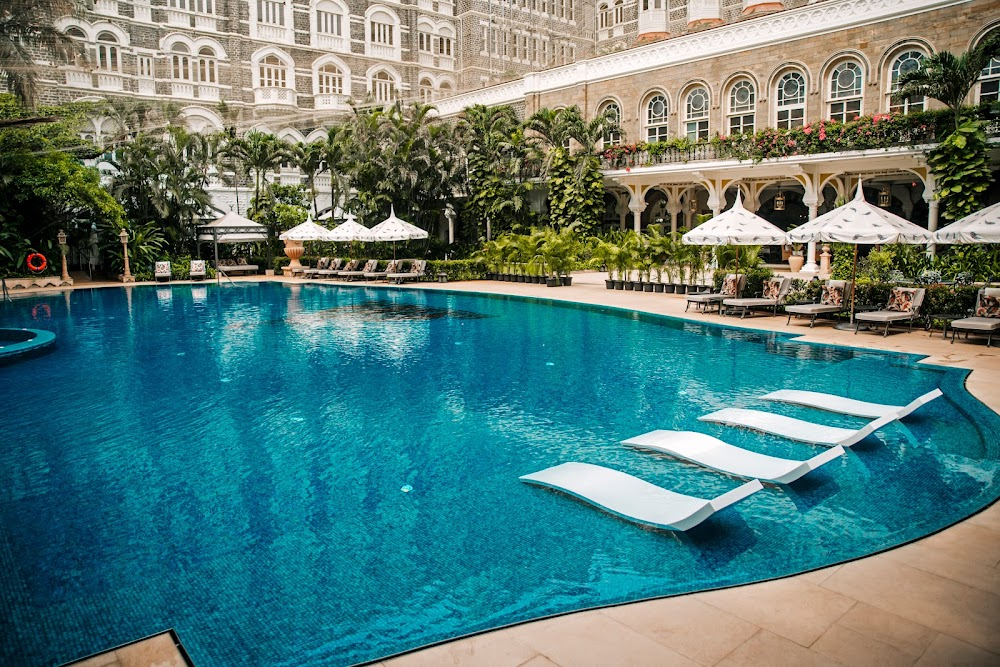 Back to the Taj Mahal Hotel : 