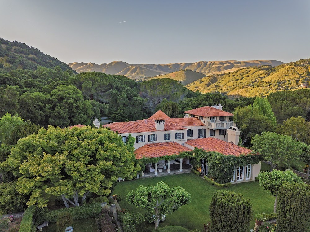 Santa Barbara : location of Cruz and Eden's 1988 wedding