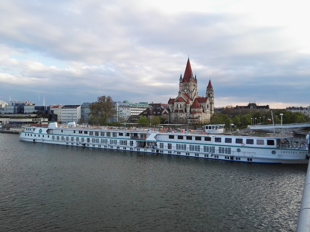 Scorpio : Zharkov walking to his boat