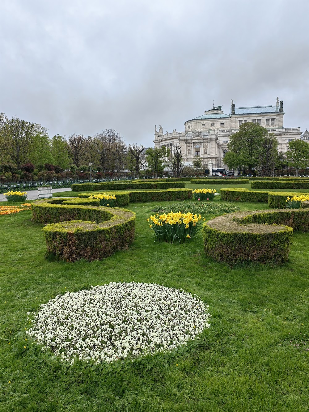 Die Stadt ohne Juden : street scenes