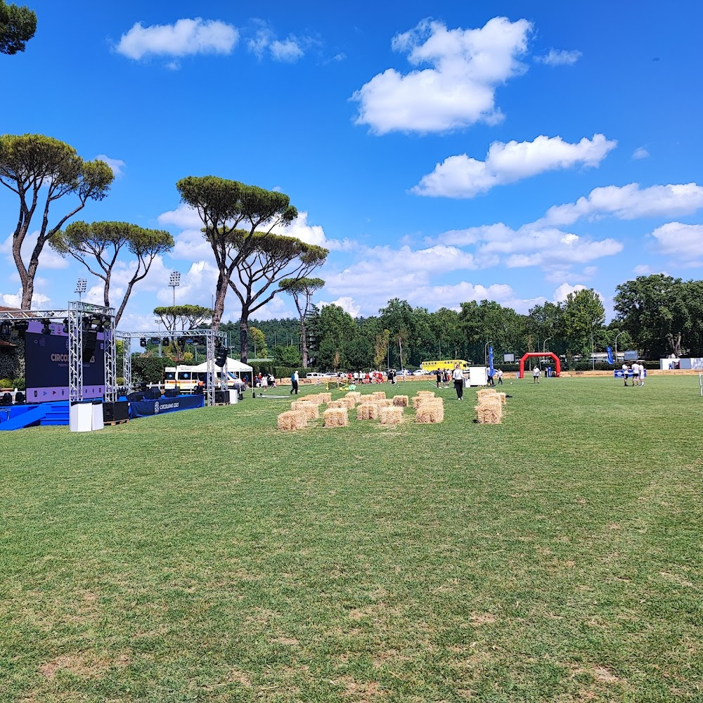 Se permettete parliamo di donne : sports club and swimming pool