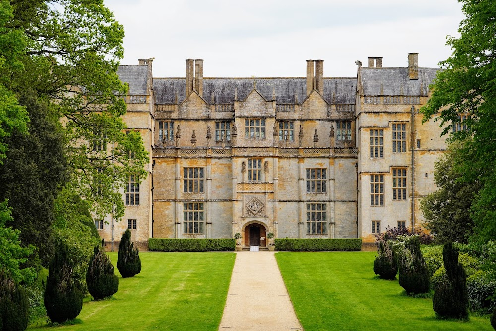 The Hound of the Baskervilles : long shots, exterior of Baskerville Hall