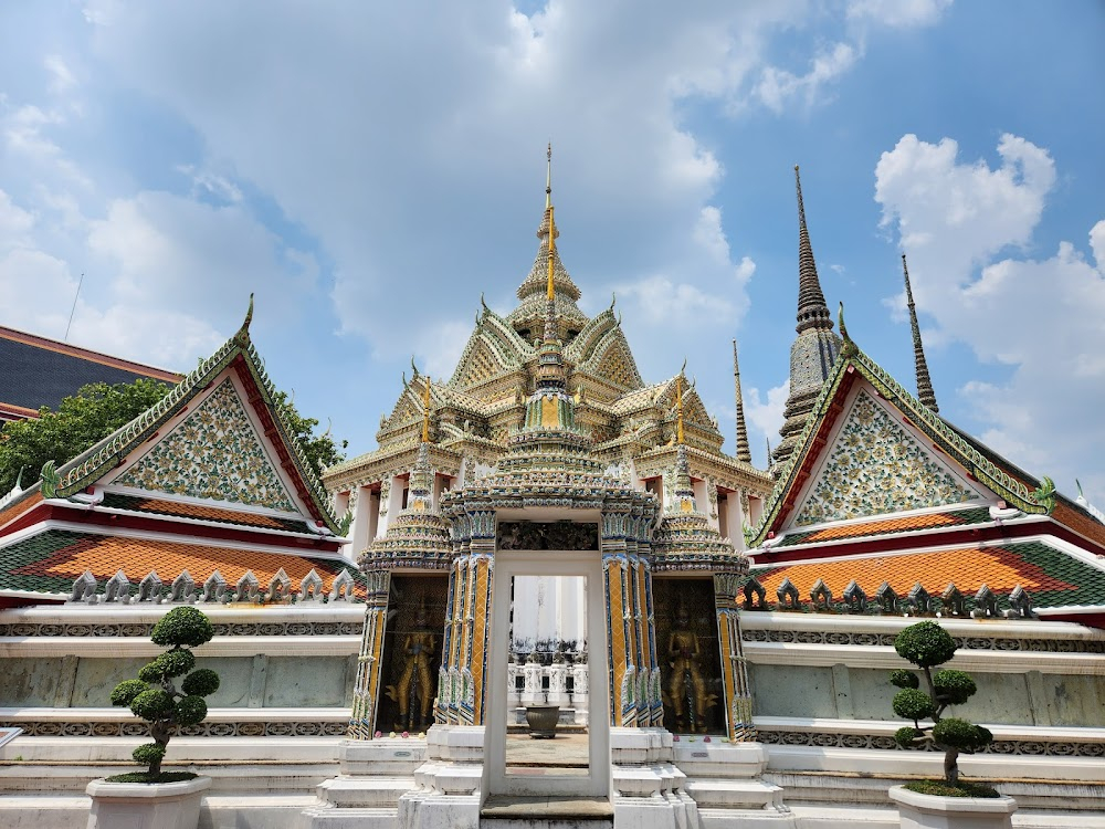 Serene Siam : Buddhist temple complex