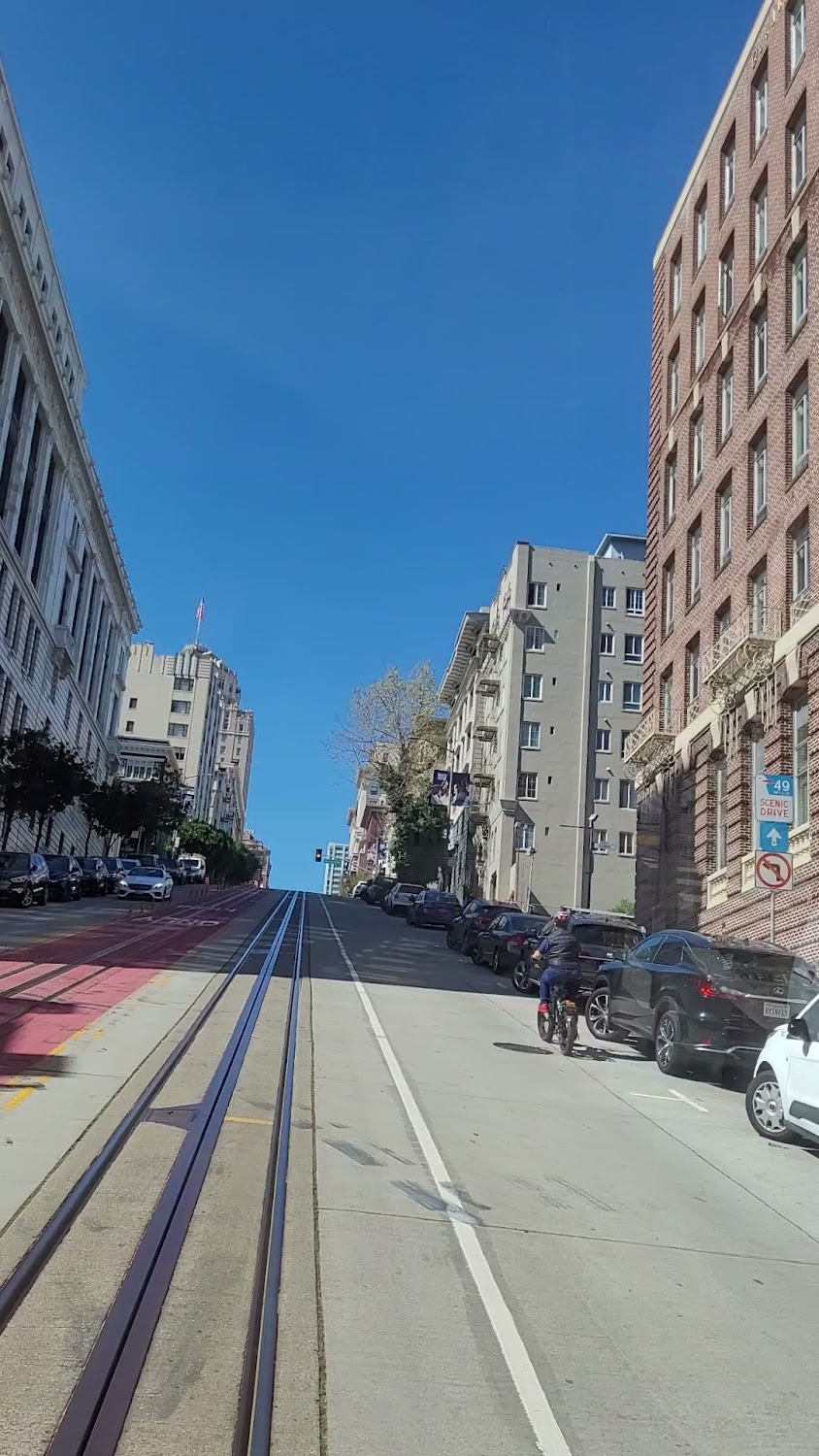 The Falcon in San Francisco : cable car line