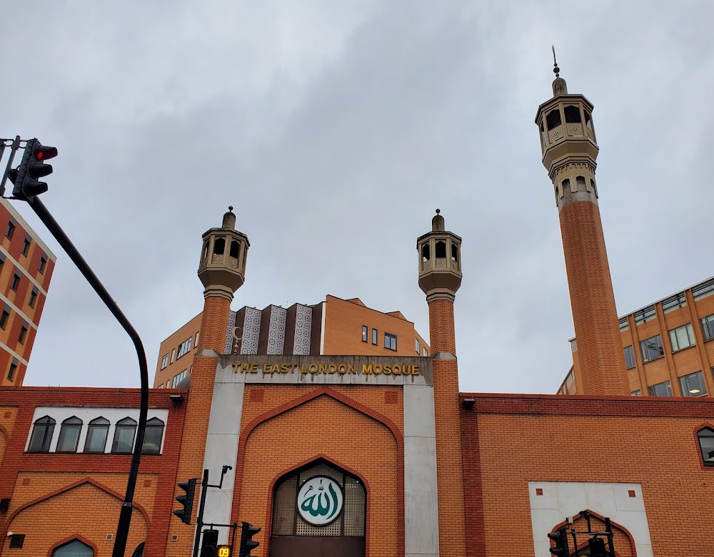 Welcome to the Mosque : on location