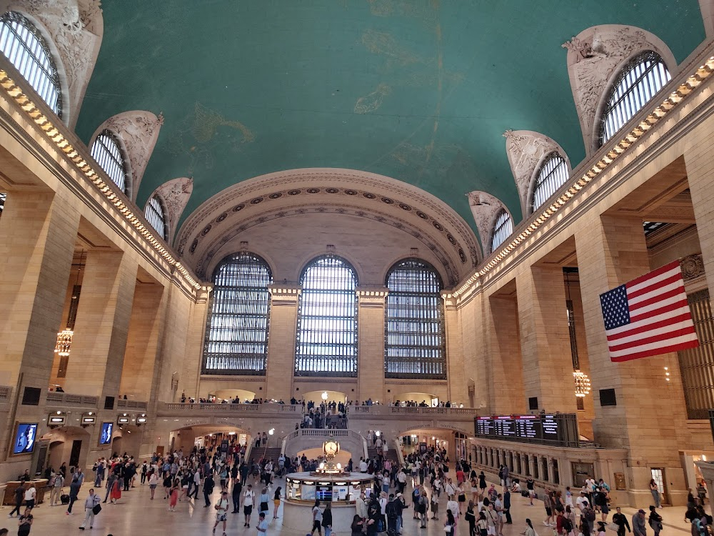 She Gazed Into the Mirror and the Sun Stared Back : Grand Central Terminal