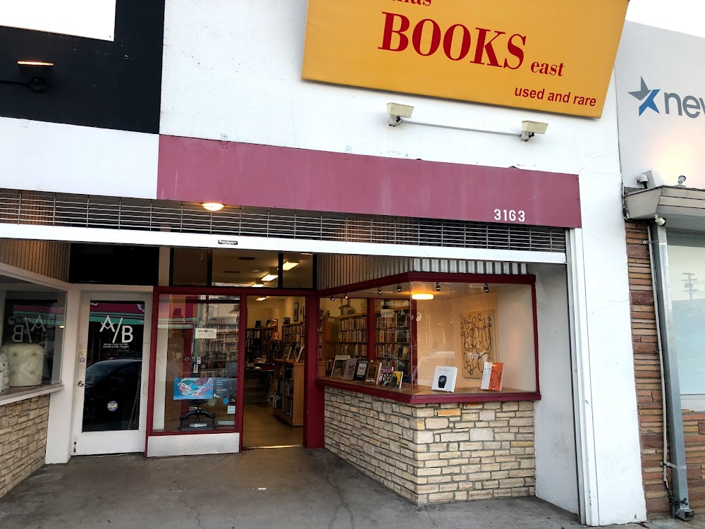 Show Business : bookstore scene