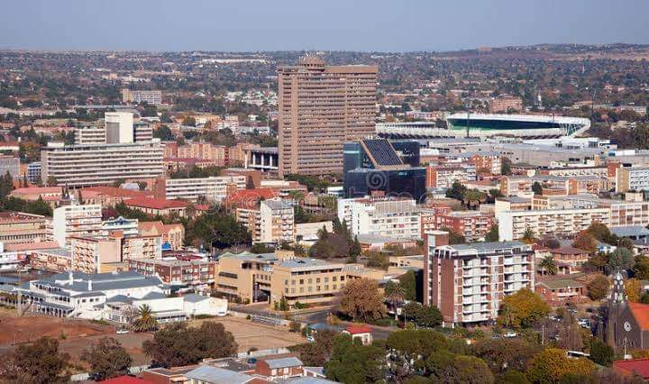 Entry of the Scots Guard Into Bloemfontein : 