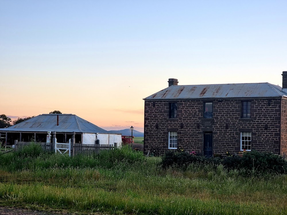 Sleeping Beauties : haunted homestead