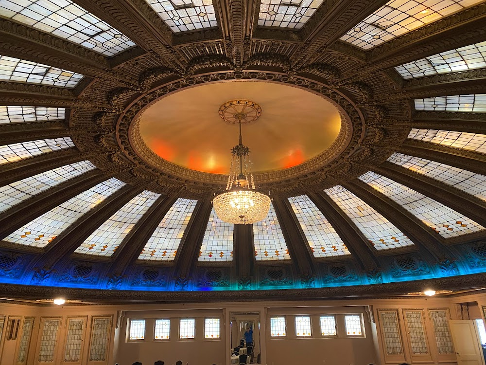 Sleepless in Seattle : Dome room - where Walter and Annie are dancing in the ballroom on New Year's Eve - scene is supposed to be in Baltimore, but filmed in Seattle