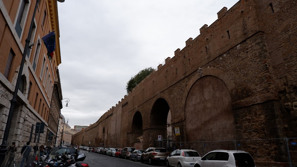 Spectre : Rome car chase at night