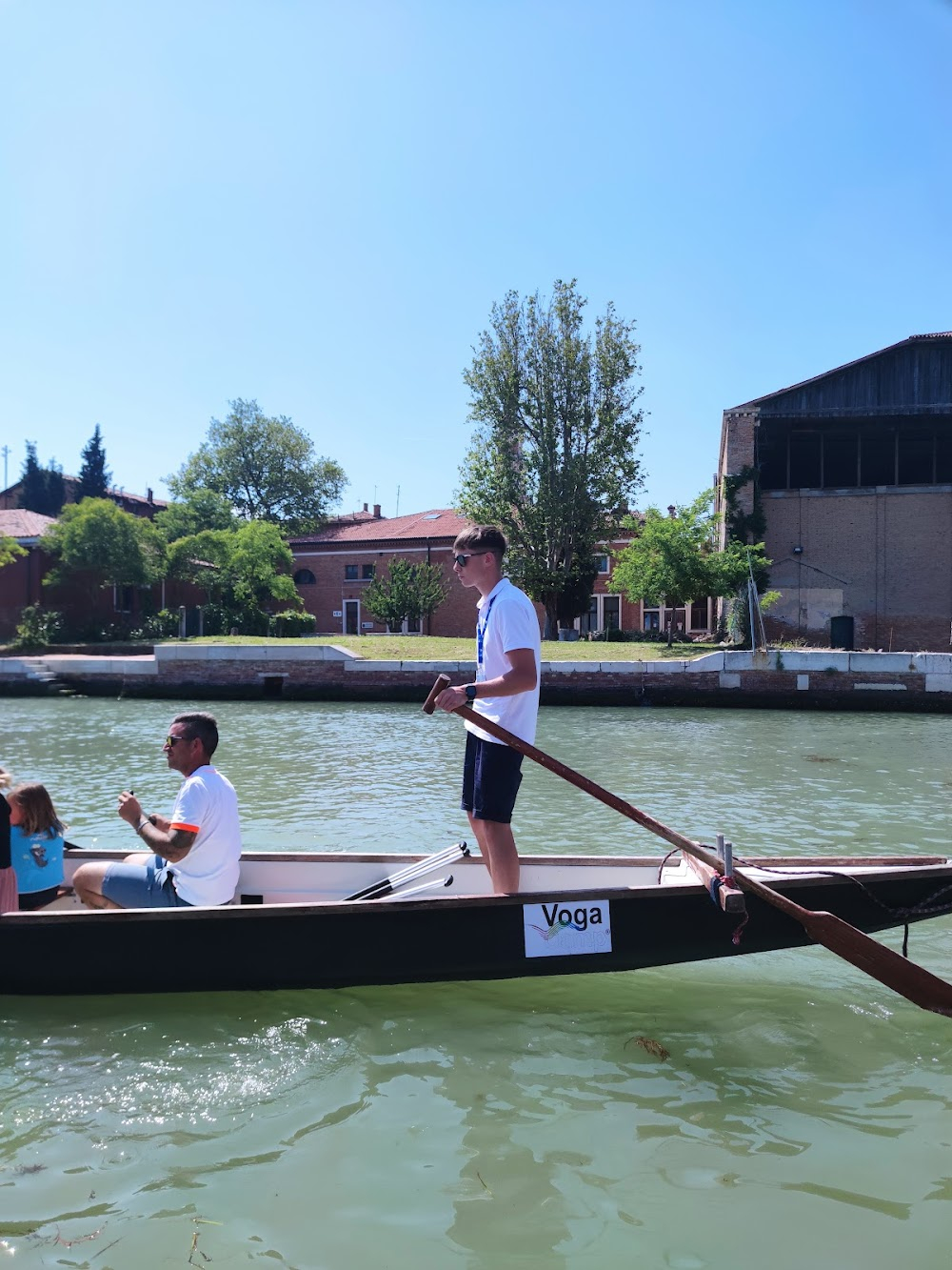 Spider-Man: Far from Home : Nick Fury and Peter Parker in a boat ride