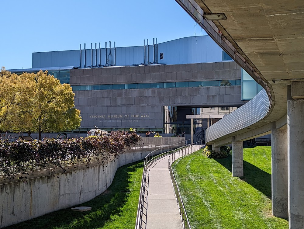 Step Back, Doors Closing : National Gallery of Art