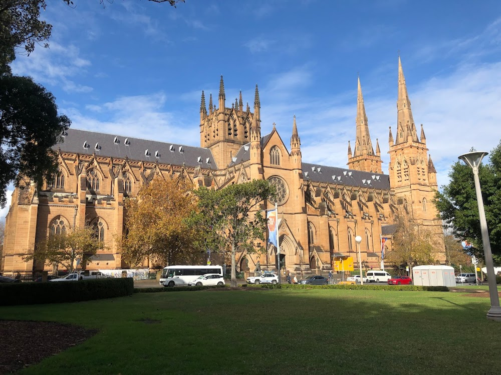 Carry on Emmannuelle : French church in Peter Butterwort's memoirs