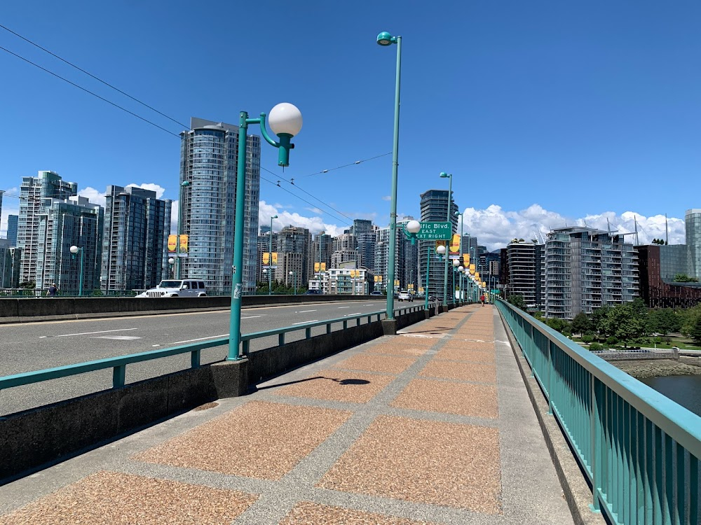 Surprised by Love : bridge in the city over which Gridley and Josie drive on their way to Josie's parents' house