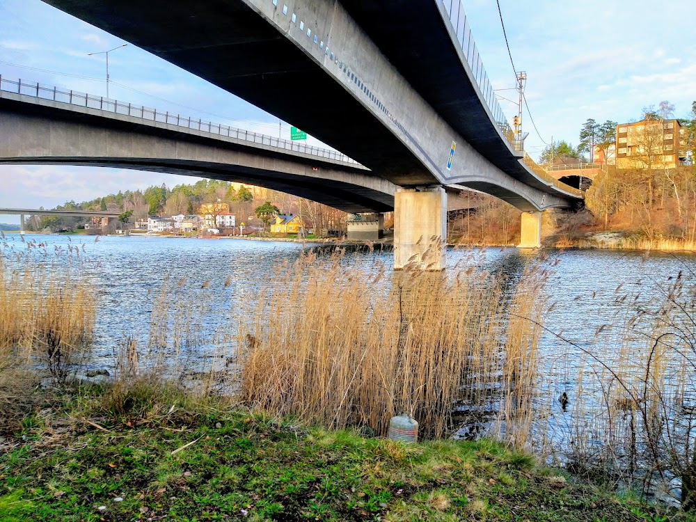 Oppåt med gröna hissen : Exterior