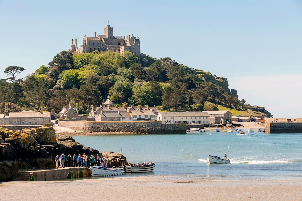 Sword of the Valiant: The Legend of Sir Gawain and the Green Knight : King Arthur's Castle exteriors