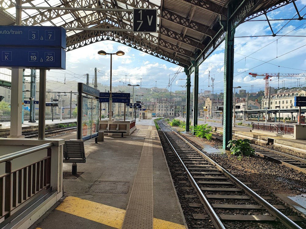 Les dents longues : train station in Lyon