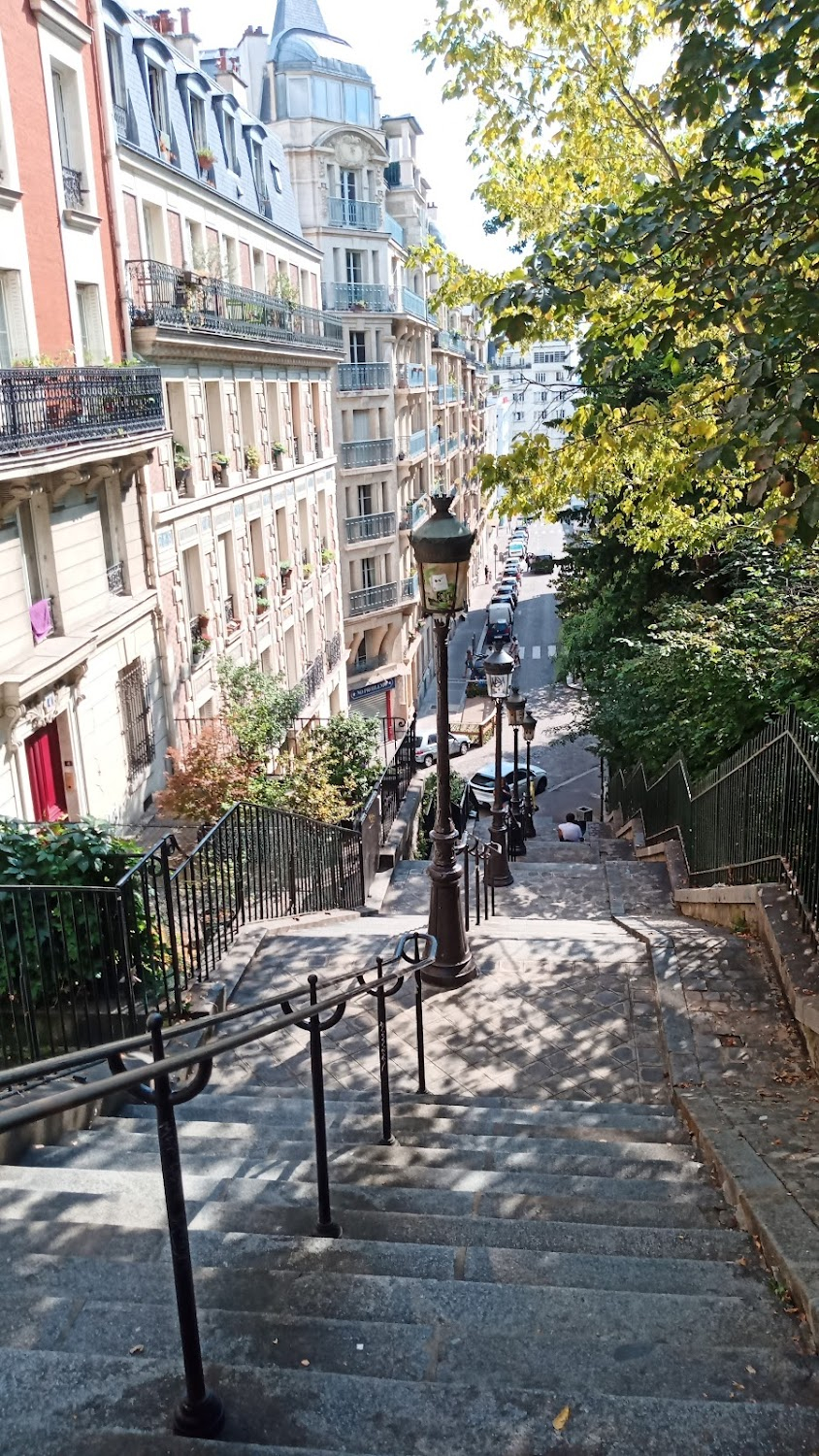 Leur dernière nuit : school where Madeleine works