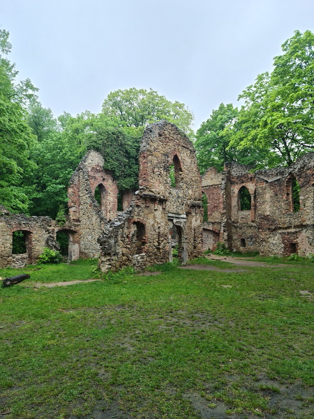 Pulapka : ruins of the castle