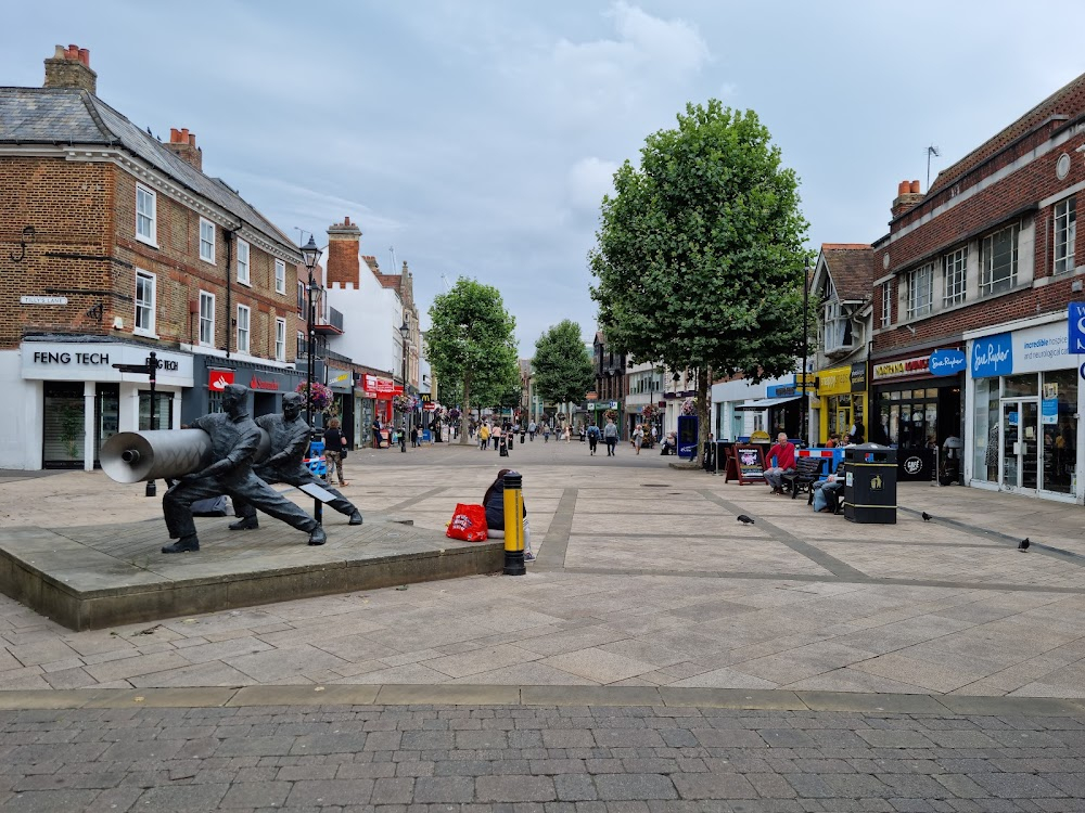 Take a Girl Like You : Jenny's taxi drives through Hendge town centre