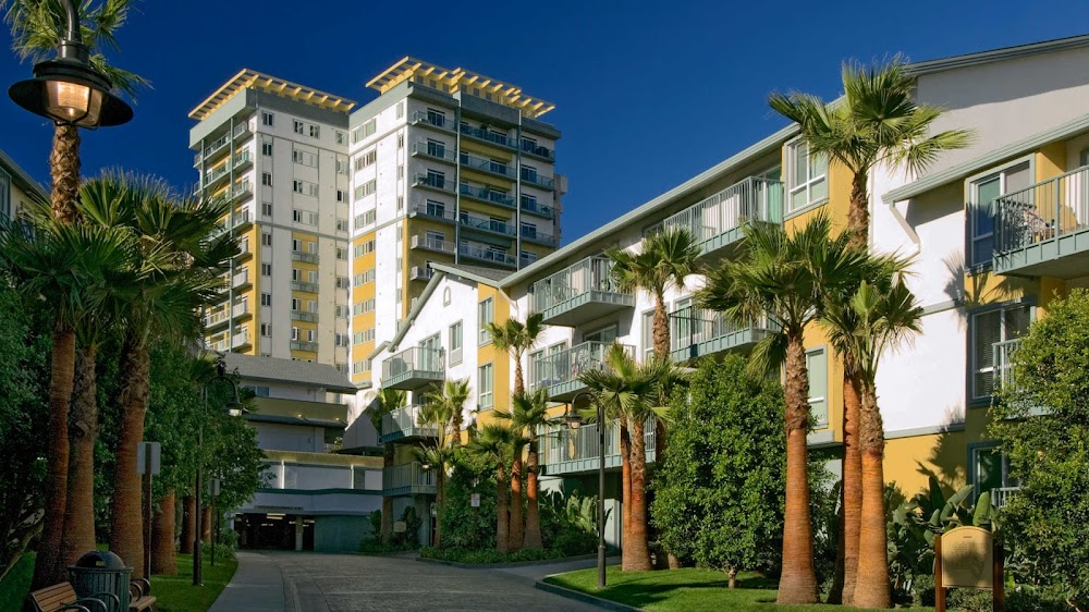 Terraces : As 'TERRACE TOWERS', the primary apartment complex. Then known as 'Kingswood Village Marina'