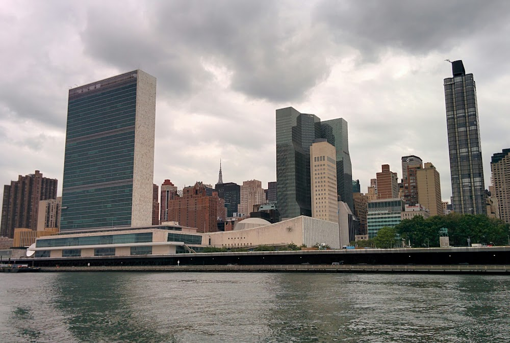 The World, the Flesh and the Devil : Ralph is chased by Benson, who carries a rifle, throughout Manhattan in the final scenes.