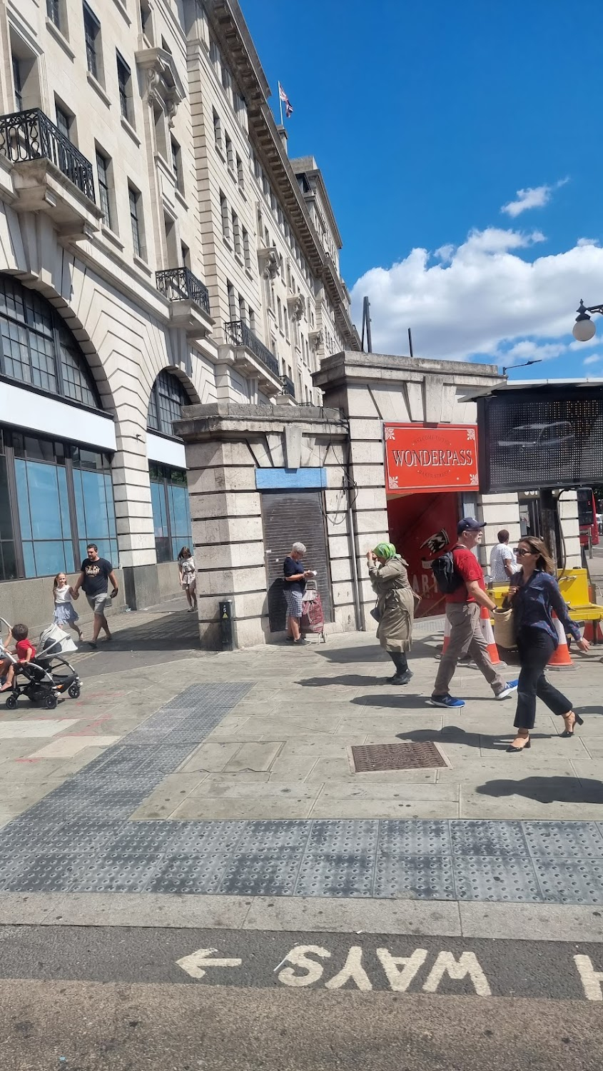 13 East Street : Gerald goes into Old Marylebone Town Hall to meet his contact