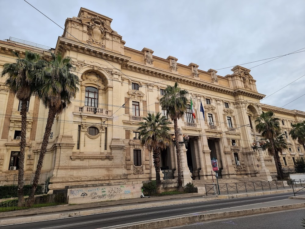 The Barefoot Contessa : exteriors: Madrid's courthouse