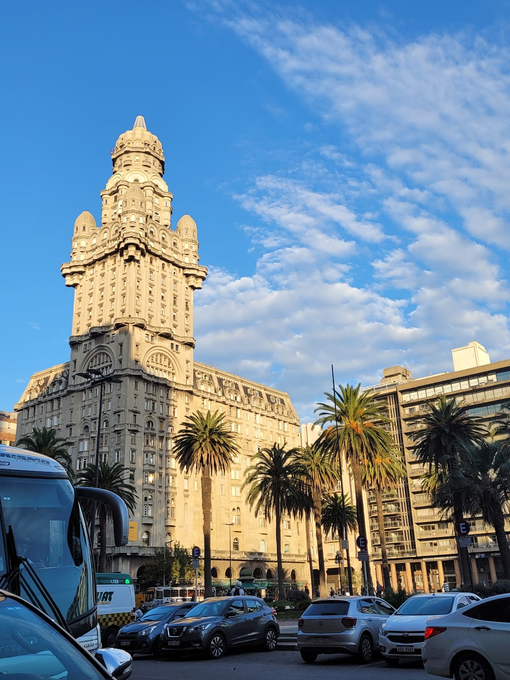 The Battle of the River Plate : Iconic building on Montevideo's Plaza de Independencia, seen in background of several shots.