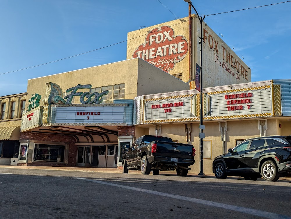 Robot Wars : walking tour of Crystal Vista street