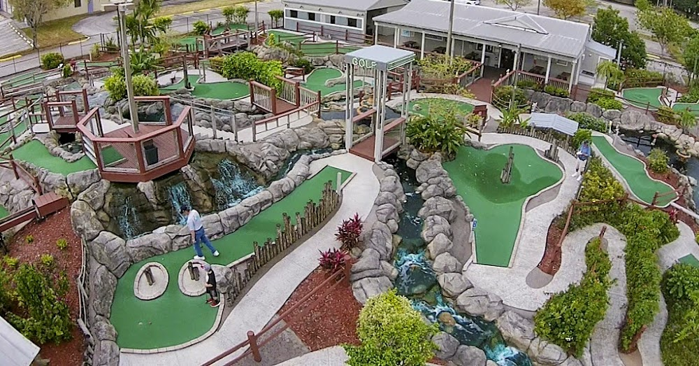 The Big Frozen Gumshoe : mini golf location