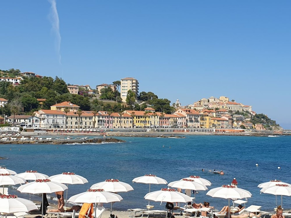 Un amour impossible : as Beaulieu sur Mer train station