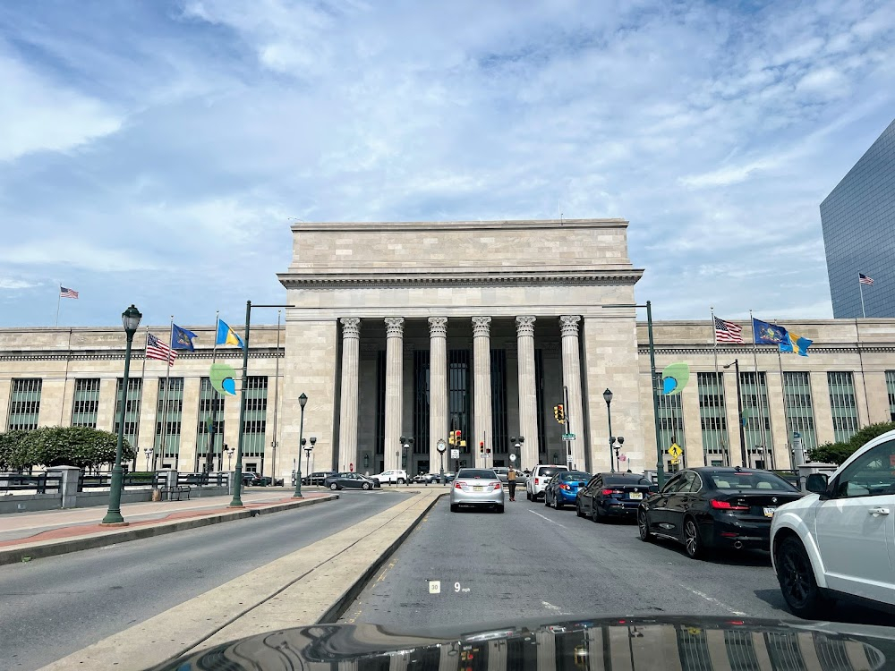 The Burglar : Exterior/Interior - Nat and Gladden at main train station.