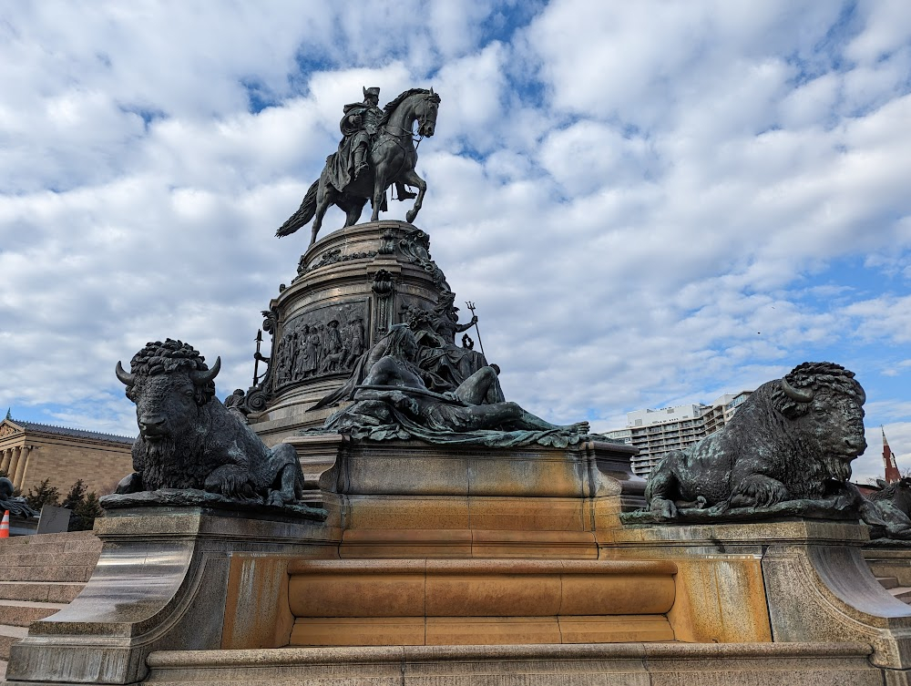 The Burglar : Eakins Oval - establishing shot of Philadelphia