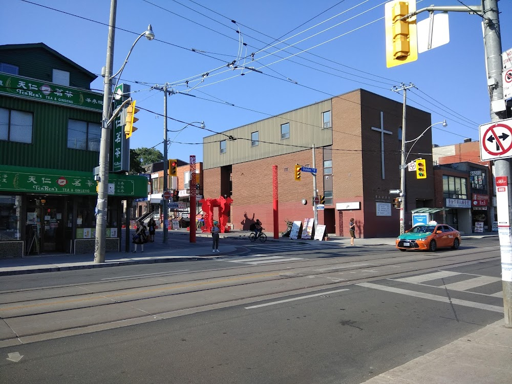 The Christmas Parade : Old downtown core