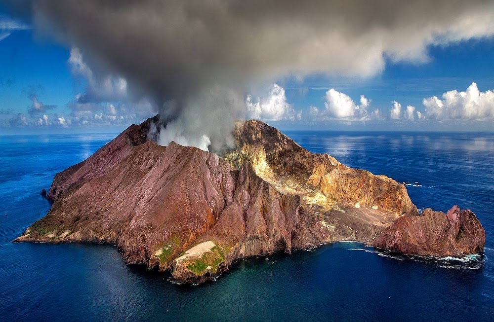 The Volcano: Rescue from Whakaari : volcano eruption