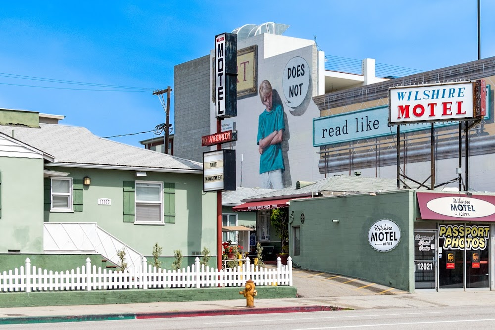 The Crooked Way : Eddie Rice and Nina Martin stop in front of this location, Eddie then breaks into the gun store and steals a gun