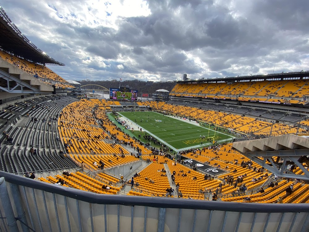 Football Headliners : Pittsburgh - West Virginia game