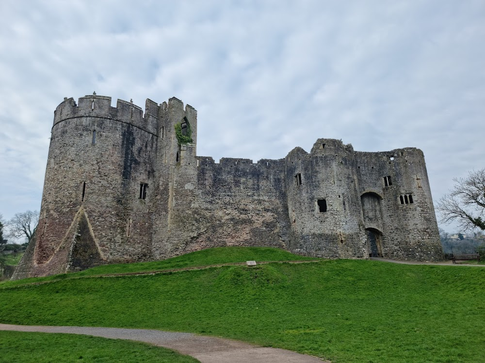 Glimpses of Old England : castle