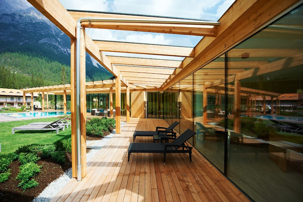 The Day of the Jackal : View of hotel with mountain scenery