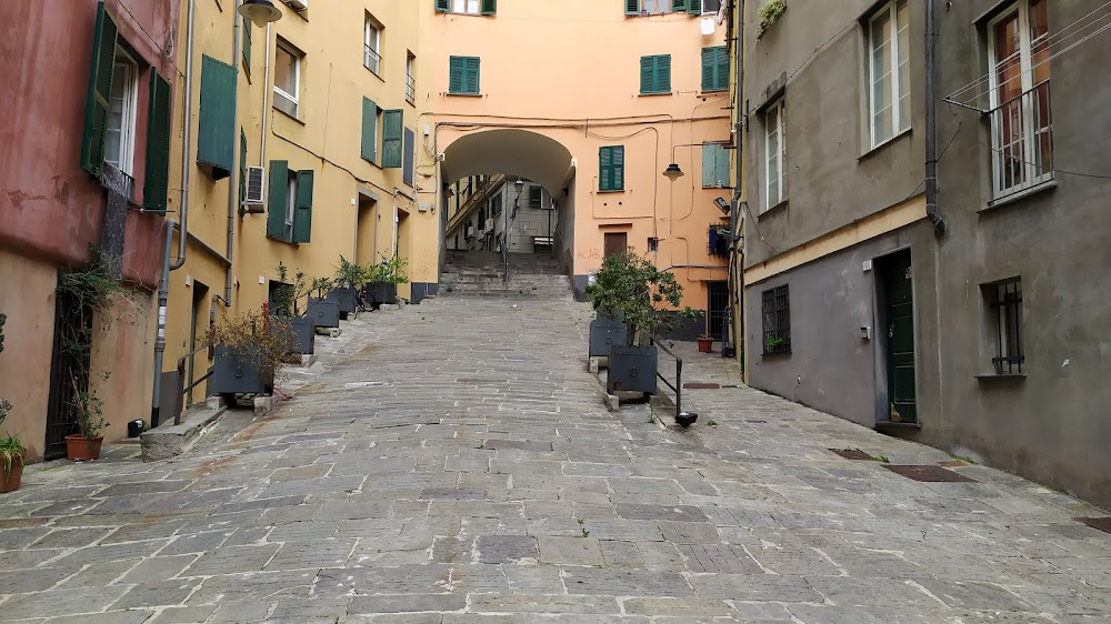 The Day of the Jackal : The Jackal walks through Genoa in the dusk