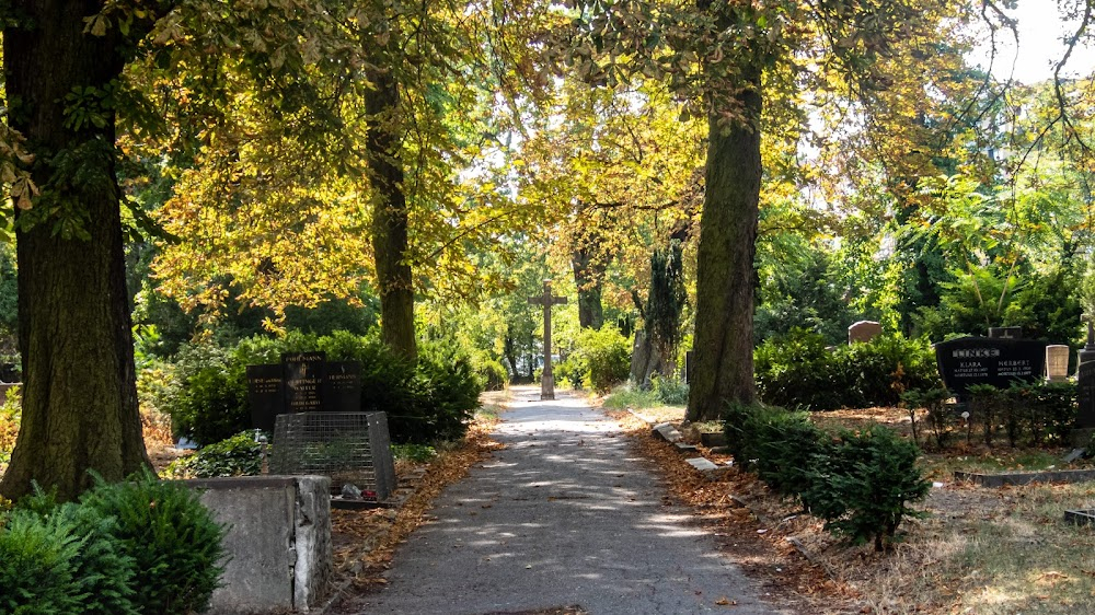 The Devil of Kreuzberg : cemetery scenes