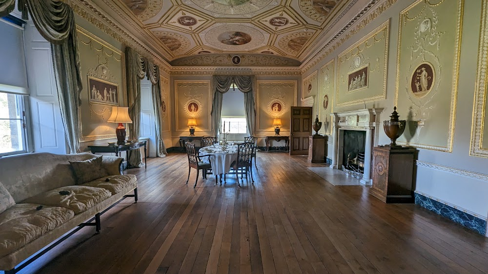 The Duchess : Dining room in the Devonshires' rented house in Bath