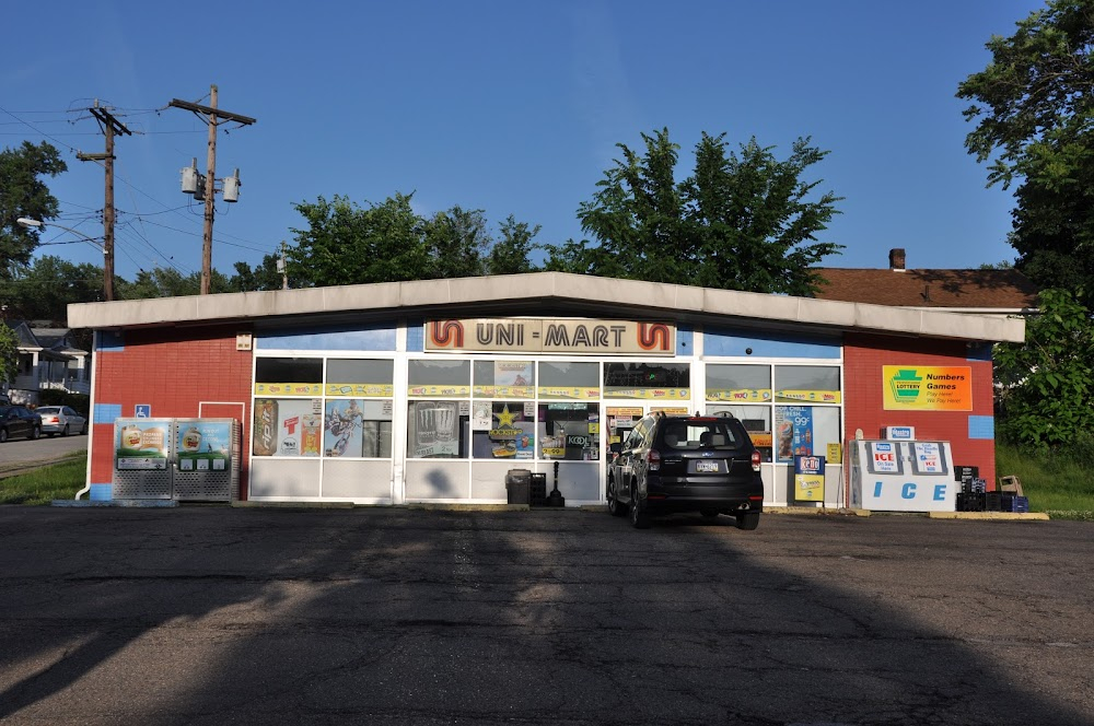 The Fault in Our Stars : Missy's Get & Go where eggs are purchased to throw at Monica's House