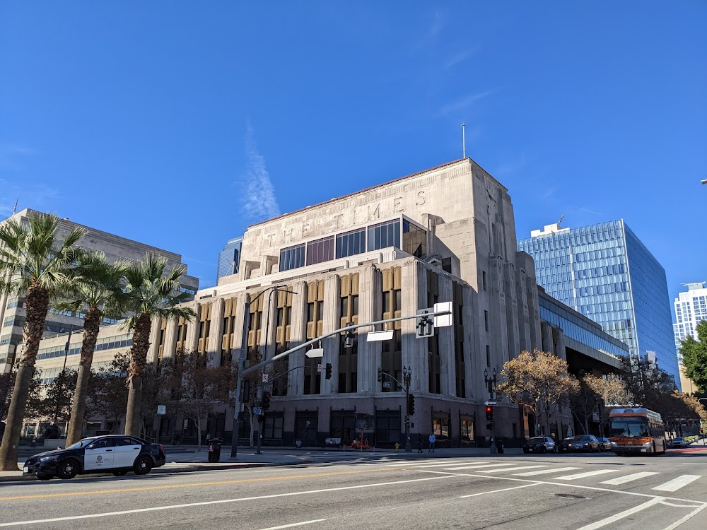 Heart to Heart : newspaper offices exterior